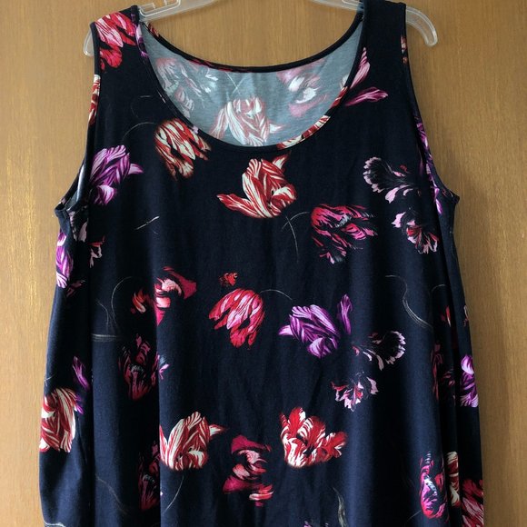 Black tank with floral print - Picture 1 of 2